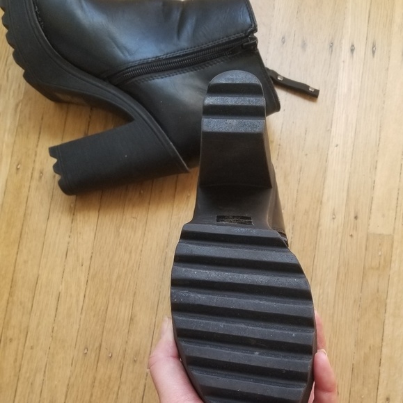 Black platform booties - Picture 2 of 3